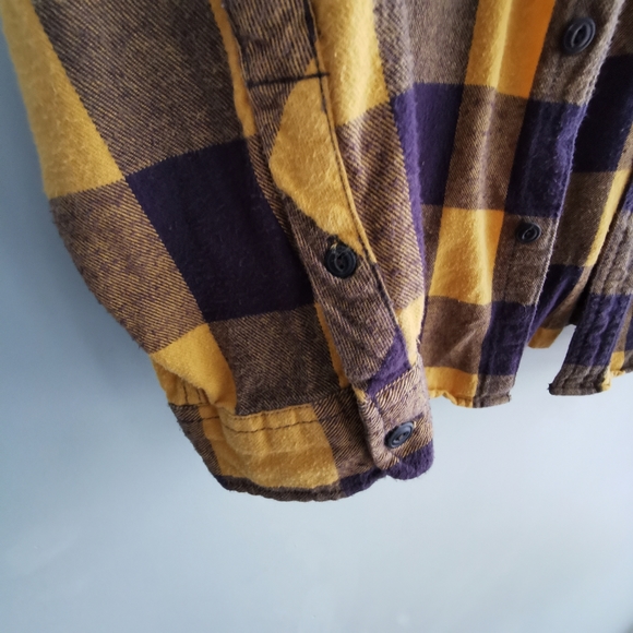 American Eagle flannel plaid button up - Picture 5 of 5